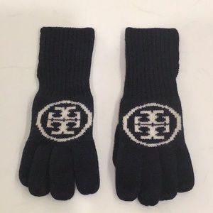 Tory Burch women’s knitted logo gloves